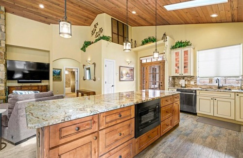 Ouray Haus | Uncompahgre Lodge 8BR/5BA - Smaller group ask us about our rates for fewer rooms