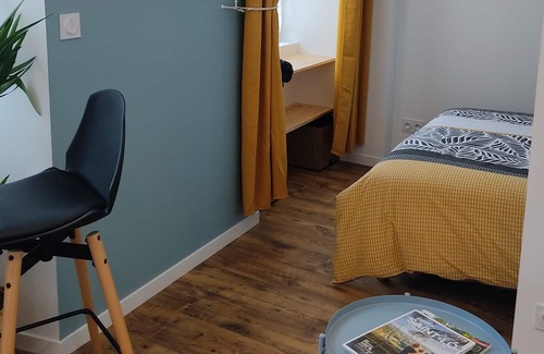 Le Hommet-d'Arthenay Wohnung | Une Ancienne École Rénovée, Amoureux de Nature et de Vielles Pierres