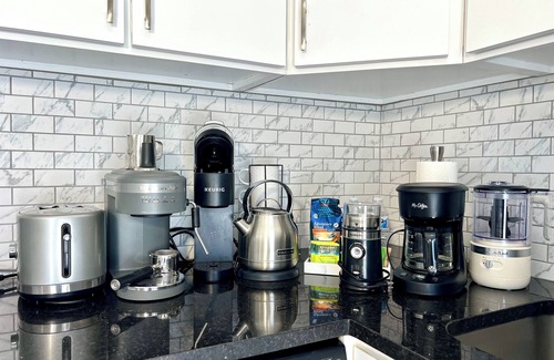 Union Haus | Union Place; Quiet Neighborhood. Updated 3 Bedroom!!