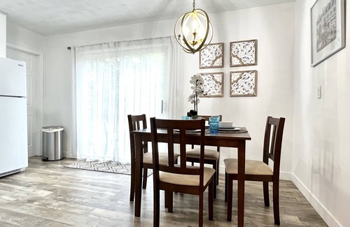 Union Haus | Union Place; Quiet Neighborhood. Updated 3 Bedroom!!