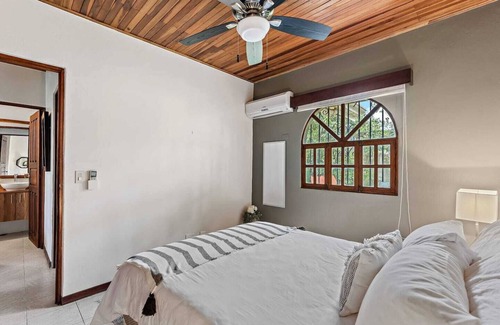 Tamarindo Hütte | Unique and Newly updated villa with Cozy Outdoors