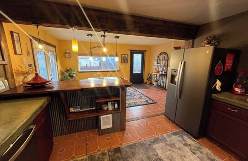 Riverfront Haus | Unique 3-bedroom house close to Downton in Riverfront Neighborhood.