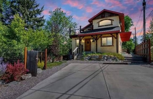 Riverfront Haus | Unique 3-bedroom house close to Downton in Riverfront Neighborhood.