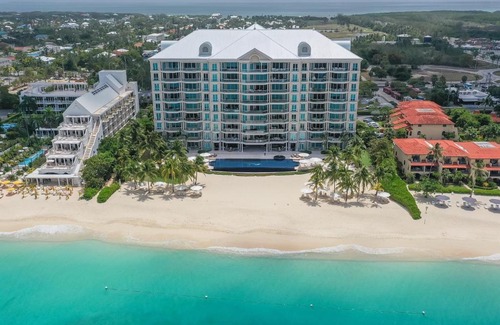 Seven Mile Beach Wohnung | Unique and Luxurious Oceanfront Apartment