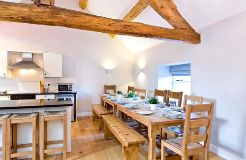 Hurdlow Haus | Unique barn conversion, sleeps up to 6 in 3 bedrooms, near to High Peak Trail.