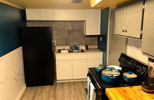 Moorhead Wohnung | Unique Discreet Hidden Entrance. Sleep in with 2pm checkout!