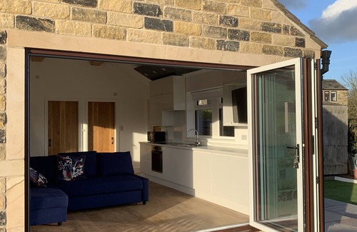 Rastrick Haus | Unique getaway, surrounded by fields close to two great pubs.