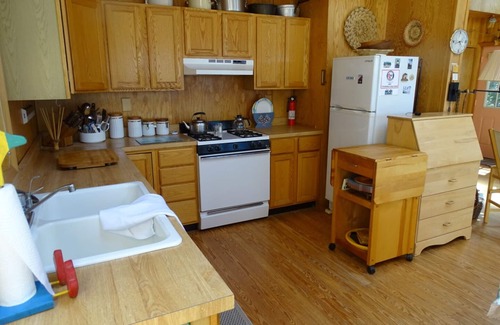 Friendship Hütte | Einzigartige INSEL Wohnen vom Stromnetz - Cottage am Wasser