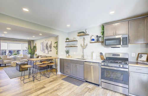 Annapolis Haus | Unique Listing! Entire Downtown Triplex w/Private Parking. Sleeps 12-18. Pets ok