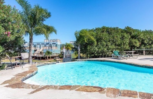 Ponchartrain Park Haus | Unique Luxury Two Bedroom Floating Villa at