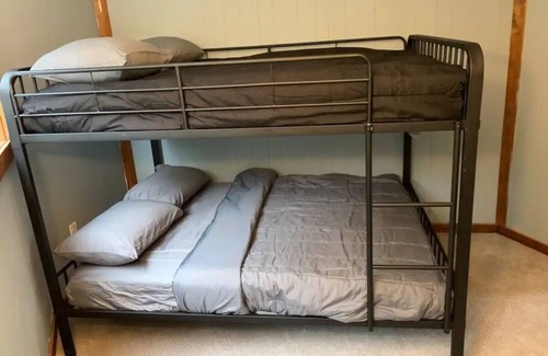 Huron Haus | Unique Octagon House - 8 Minutes to Cedar Point