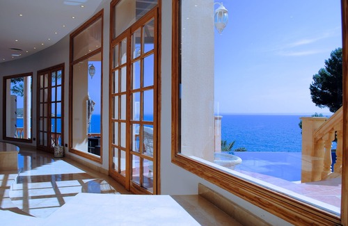 Badia de Palma Villa | Direkt am Meer, Strand 5 Min, großer Whirlpool, 2 WLANs, Spiel-/Meeting-Lounge