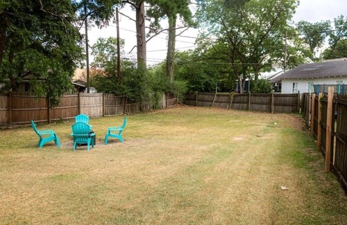 Tuscaloosa Haus | Unique Stay at the Historic Train House 2.5 miles from Stadium - King Bed