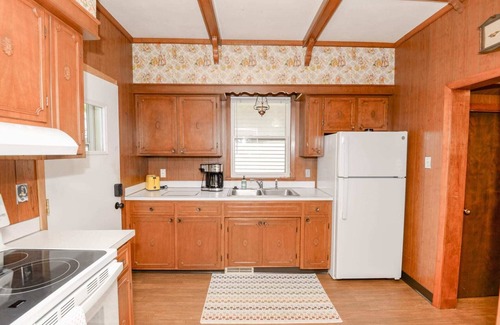 Roosevelt Haus | Unique Two Story with a Vintage Flare