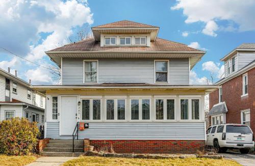 Highland Square Haus | Unit 2 at Oilgate at Oakdale