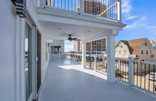 Ventnor City Haus | Unit 2 Beach block Sleeps 20 Ocean Views