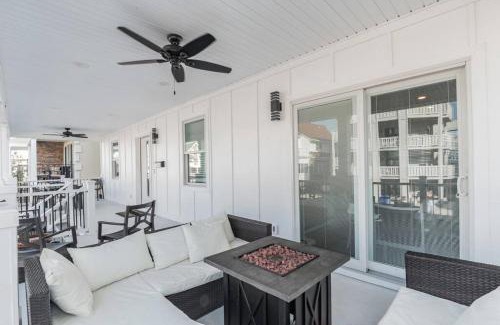Ventnor City Haus | Unit 2 Beach block Sleeps 20 Ocean Views