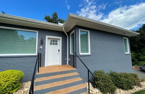 Charlottesville Eigentumswohnung | Unit 4 - Luxury King Suite with Private Balcony