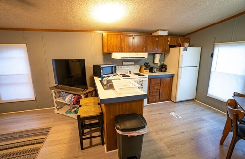 Red Jacket Haus | Unit D: 10 Sec Ride to Trail, Sleeps 6!