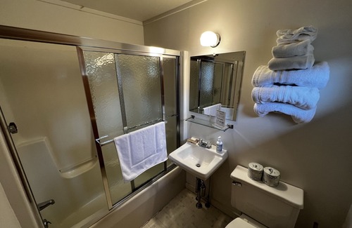 Moose River Kabine | Unity Environmental University