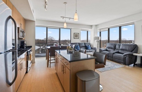 Evanston Wohnung | "Unity of Evanston" 3 BDR+2BA ModernLuxe High Rise