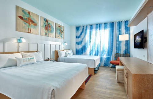 Florida Center Hotel | Universal's Endless Summer Resort - Surfside Inn and Suites