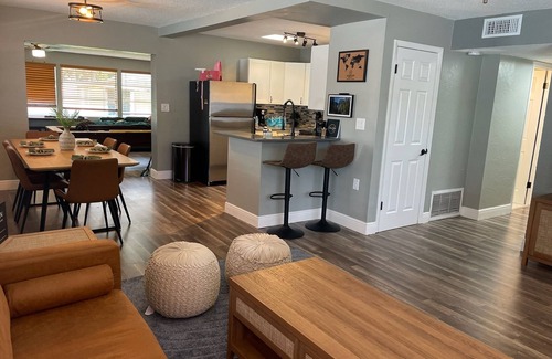 Harbor Oaks Bay Shore Haus | Unleash the Fun: Kayaks, Pool Table, Fishing Poles, and Ping Pong Table, Smoker