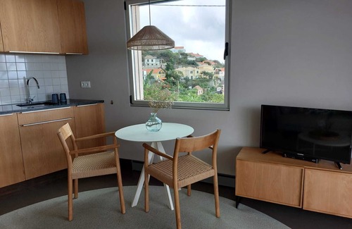 Ribeira Brava Wohnung | Unverbauter Blick auf den Atlantik und Pool, große Dachterrasse