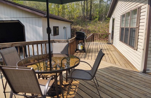 Comins Haus | Unplugged Relaxation in Northern Michigan