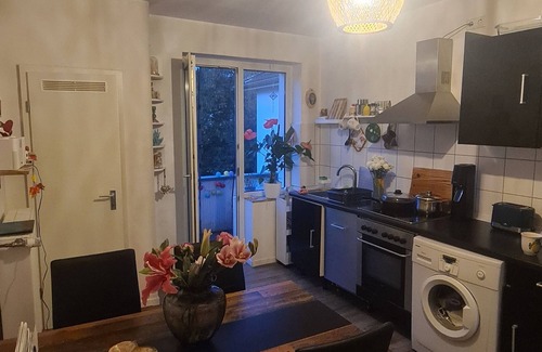 Oberbilk Haus | Unusual and creatively furnished living center in the city.