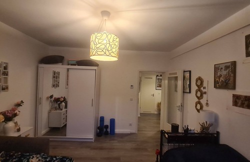 Oberbilk Haus | Unusual and creatively furnished living center in the city.