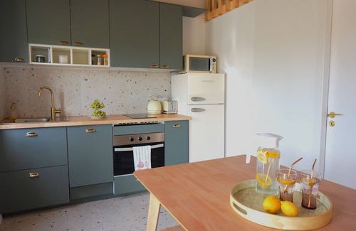Maiorga Hütte | Unwind at The Good View Retreat and Explore Portugal From its Heart