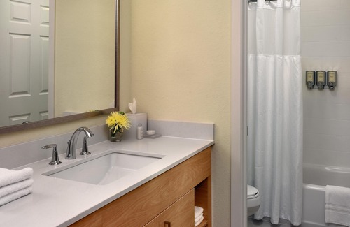 Westlake Hotel | Unwind in a Pet-friendly Property with Free Parking and Outdoor Pool!