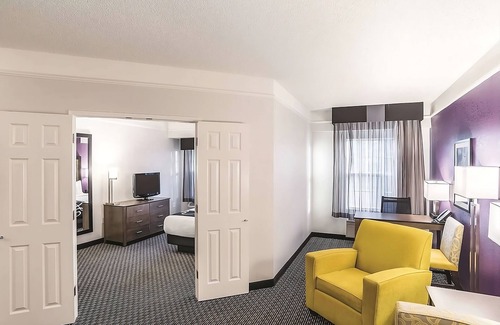 Flagstaff Hotel | Unwind in a Spacious Hotel Room w/ Pool, Hot Tub - Ideal for Outdoor Fun