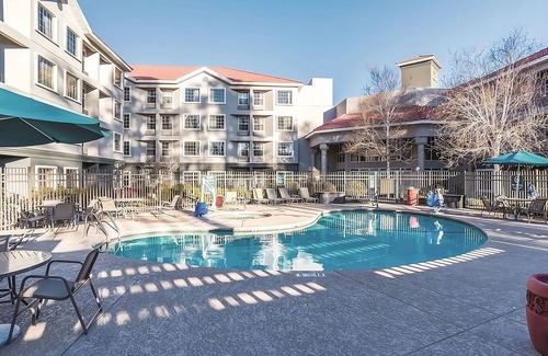 Flagstaff Hotel | Unwind in a Spacious Hotel Room w/ Pool, Hot Tub - Ideal for Outdoor Fun