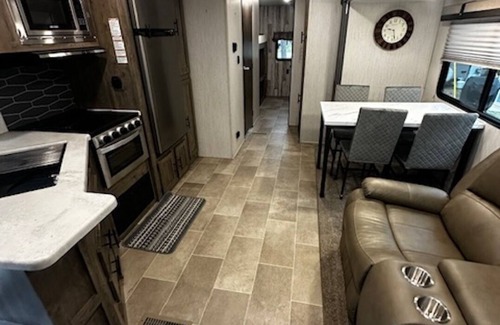 Higgins Lake Haus | Up North in Comfort – Your Dream Camper Getaway!