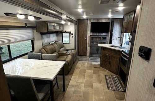 Higgins Lake Haus | Up North in Comfort – Your Dream Camper Getaway!