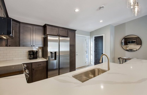 Cumberland Eigentumswohnung | Up North Living! Fully renovated one-level living home in wooded lot near lake.