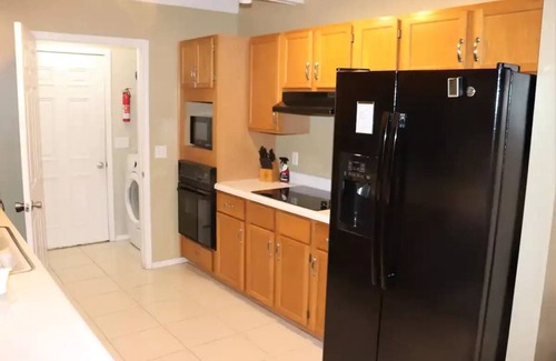 Springfield Haus | Updated 2 BR/2BA in family friendly home and neighborhood
