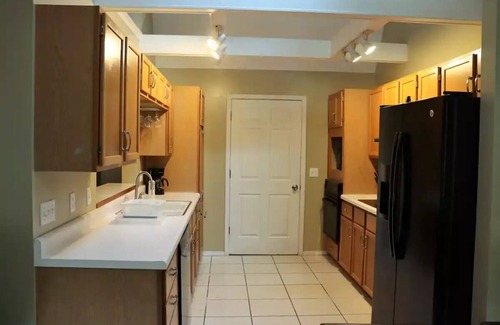 Springfield Haus | Updated 2 BR/2BA in family friendly home and neighborhood