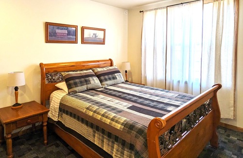 Whittaker Haus | Möbliertes Gästehaus in der Nähe von Ann Arbor mit herrlichem Blick auf privaten Teich.