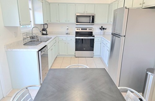 Roselle Wohnung | Updated 2bdrm Condo - Walk to Train!