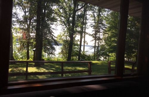 Osage Haus | Neuer 2BR, 5. 5-Morgen-Stein mit Aussicht auf den geraden See!