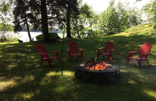 Osage Haus | Neuer 2BR, 5. 5-Morgen-Stein mit Aussicht auf den geraden See!