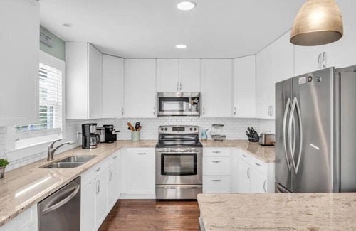 Ocean Isle Beach Haus | Updated 5 BR Canal Home, Short Walk To Beach!