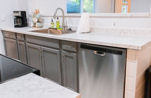 Dartmoor Haus | Updated Ann Arbor ranch w/private yard and lots of parking!