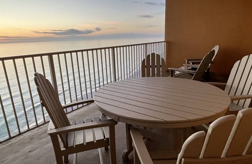 Lower Grand Lagoon Eigentumswohnung | Treasure Island 2 Kingsize-Betten - Whirlpool, Strandservice für 2 inklusive!