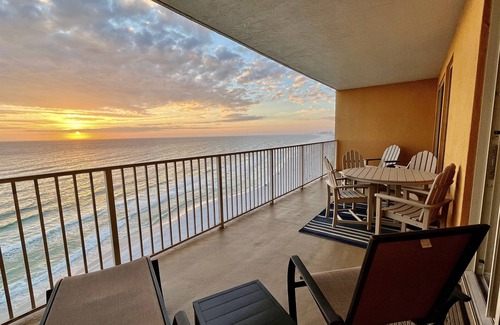 Lower Grand Lagoon Eigentumswohnung | Treasure Island 2 Kingsize-Betten - Whirlpool, Strandservice für 2 inklusive!