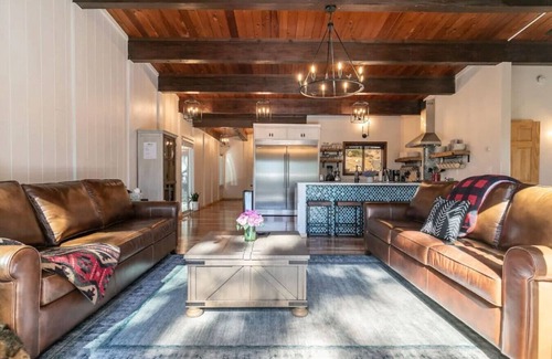 Sunnyside Haus | Updated Cabin near Beach&Ski HotTub Sauna Pets EV