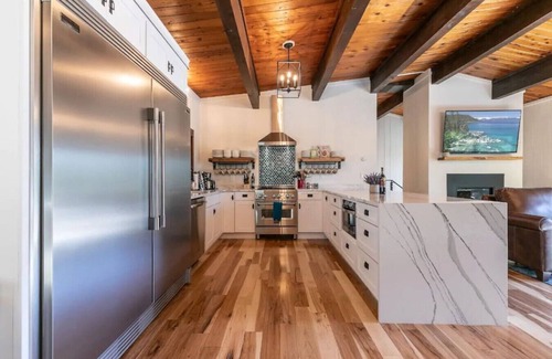 Sunnyside Haus | Updated Cabin near Beach&Ski HotTub Sauna Pets EV